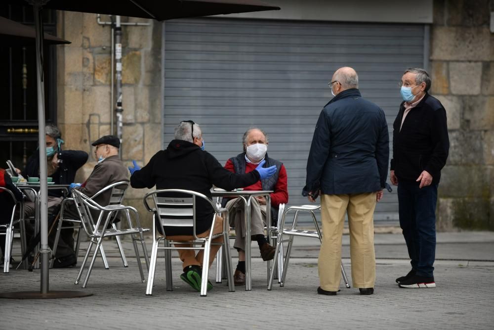 Terrazas, compras, gestiones, paseos... así vive Pontevedra la Fase 1 de la desescalada