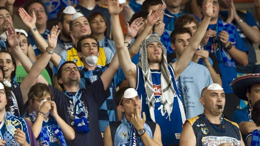 Afición de Estudiantes, durante un partido.