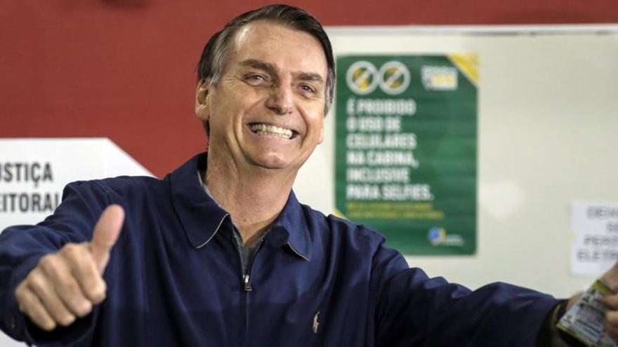 Jair Bolsonaro, satisfecho tras votar.