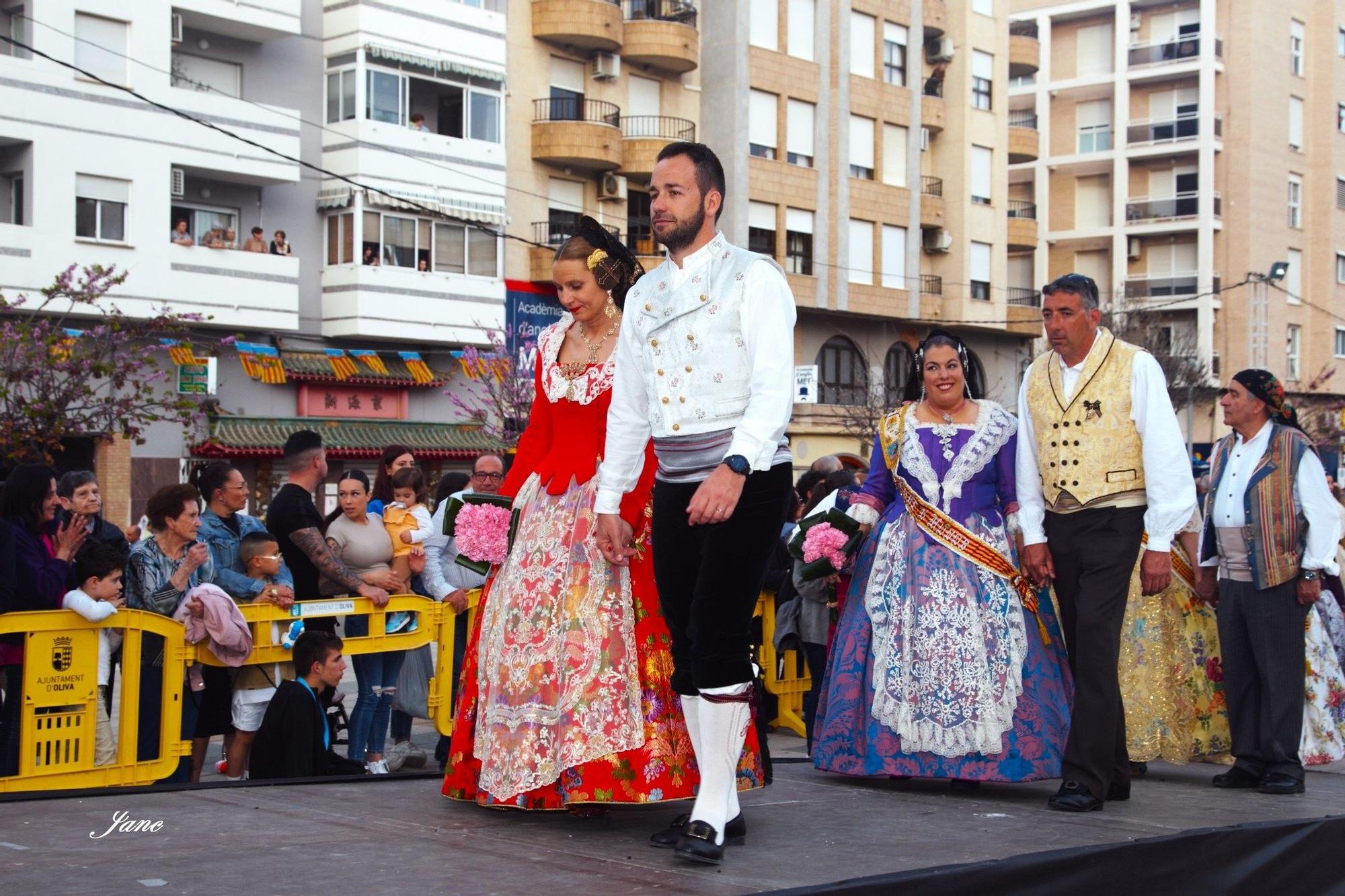 Búscate en la ofrenda y la entrega de premios de las fallas de Oliva