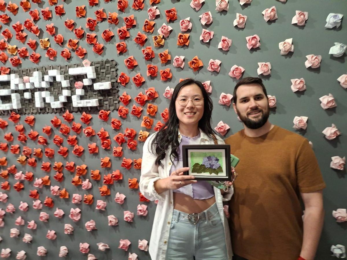 La pareja que supuso la visita 300.000 al Museo del Origami de Zaragoza