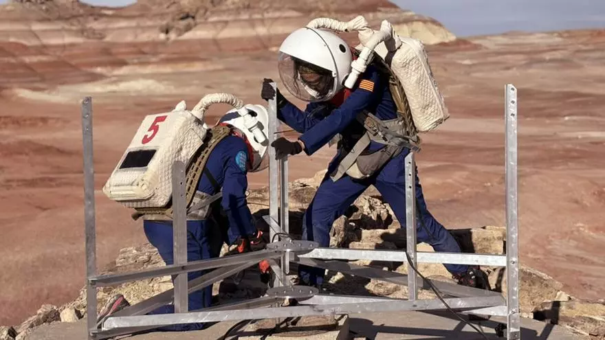 Las astronautas de la misión Hypatia en Marte demuestran el potencial como fertilizante de la sangre menstrual