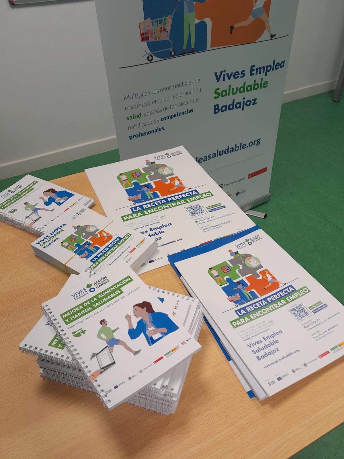 Guías del programa Vives Emplea Saludable en la sede de Badajoz, ubicada en el Centro Joven.
