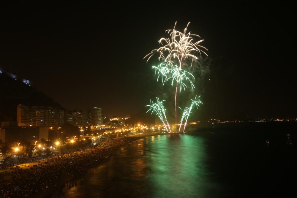 Fuegos cromáticos la primera noche