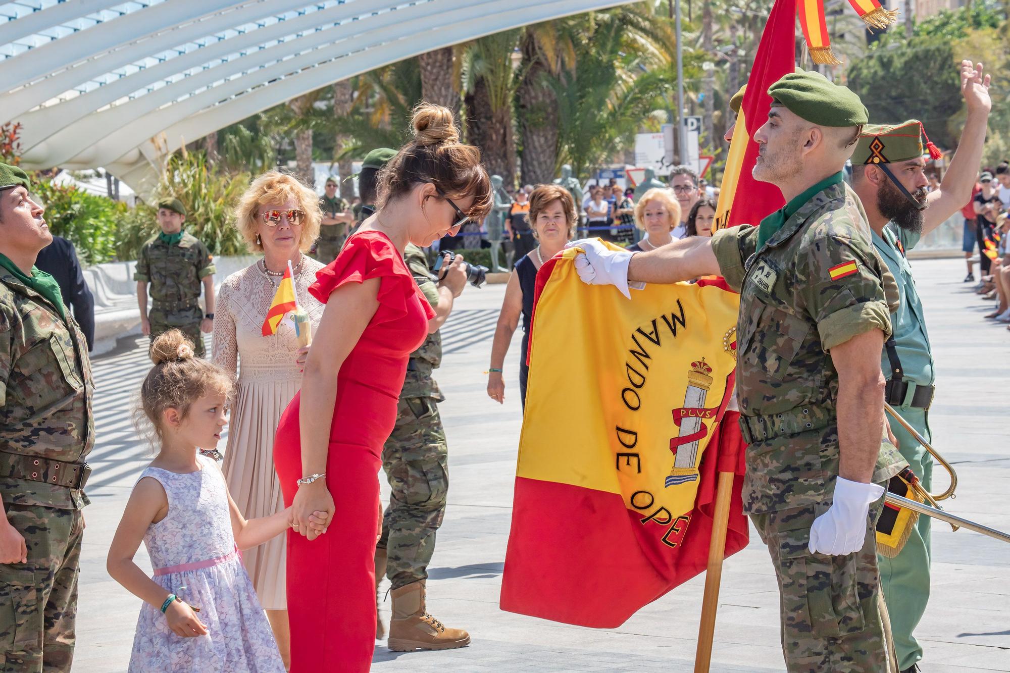 Sol y fidelidad a la bandera en Torrevieja