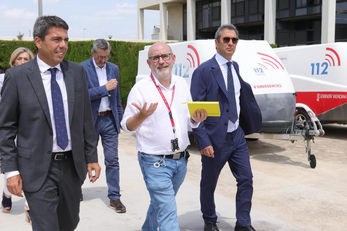 Visita del president Mazón a Emergencias, detrás José María Ángel, secretario autonómico