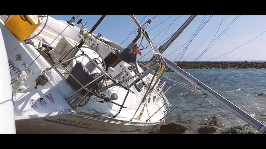 Barco encallado en Lanzarote