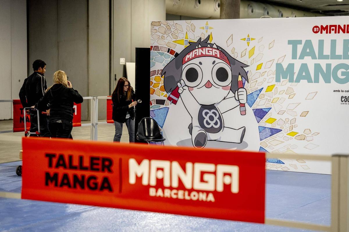 Barcelona 04/12/2025 Preparativos en el salón del manga que se inaugura mañana en la Fira de Gran Via En la foto, Onachan , la mascota del salón Fotografía de Ferran Nadeu