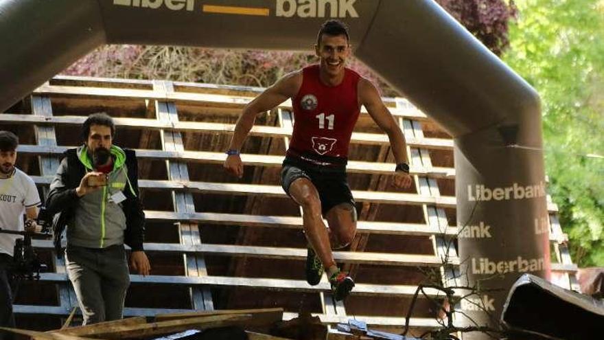 Israel Ferrero, entrando vencedor en la meta de los 20 KM.