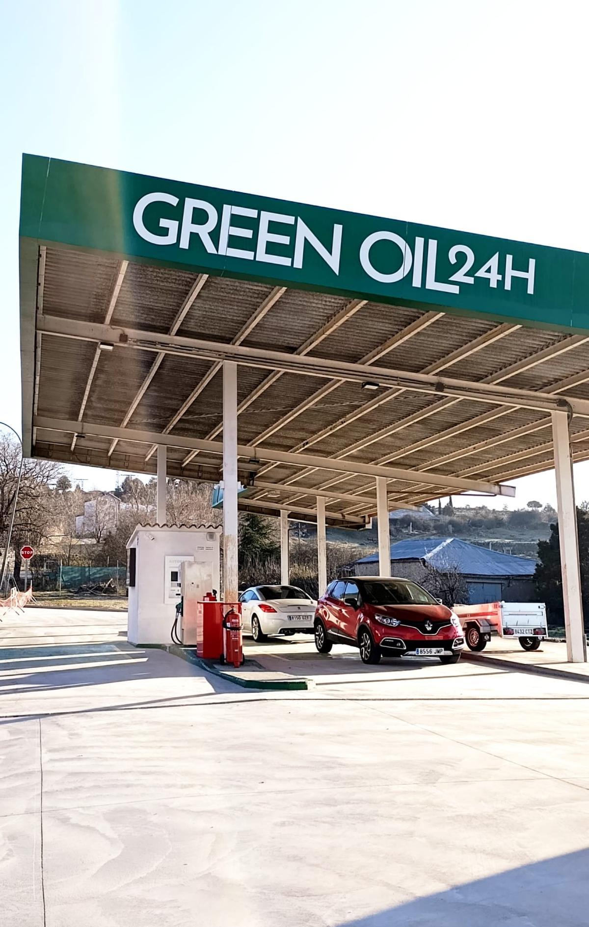 Vista de la gasolinera que han montado Beatriz y Ángel en Guadalajara.
