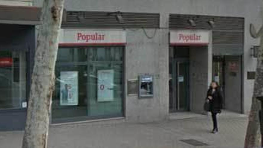 La sucursal del Banco Popular, hoy cerrada, donde se produjeron los hechos.
