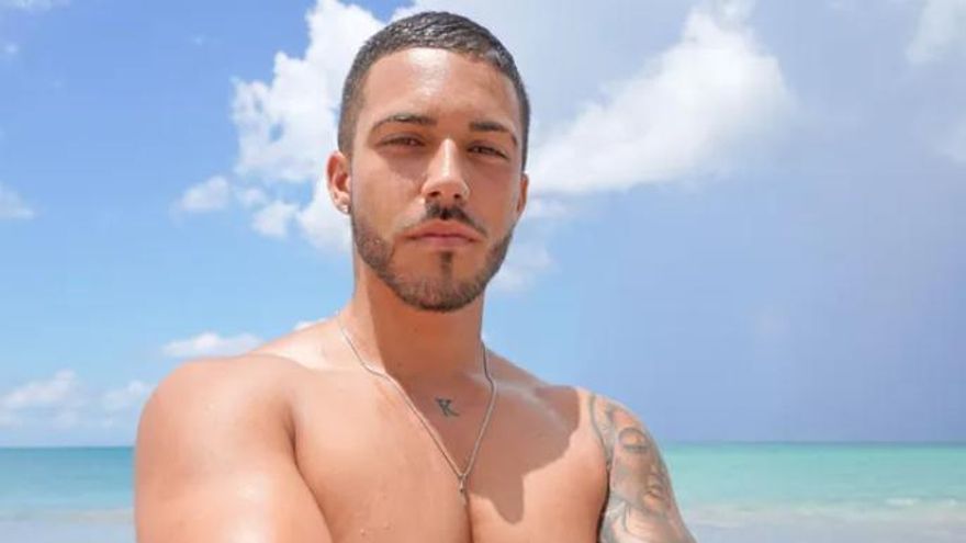 Kevin the Canary: A Wild Ride on ‘Temptation Island’!
