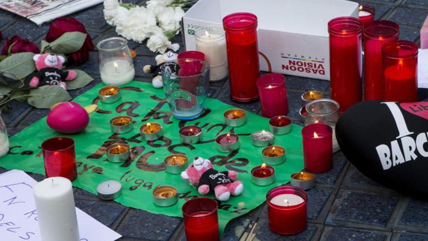 Homenaje en La Rambla a las víctimas de los atentados.