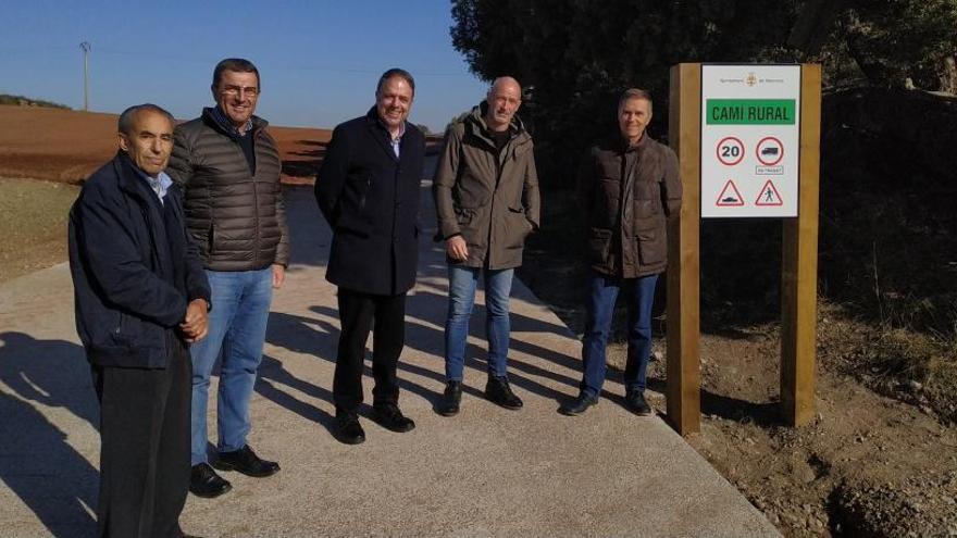 Representants de l&#039;Ajuntament i dels veïns, aquest matí.