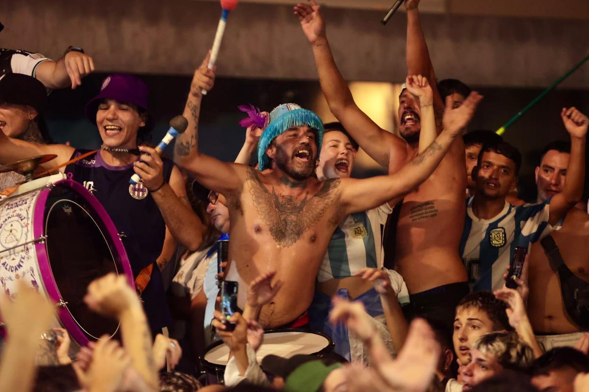 Argentina celebra el pase a la final en Alicante e Inglaterra llora en Benidorm: las dos caras de la moneda