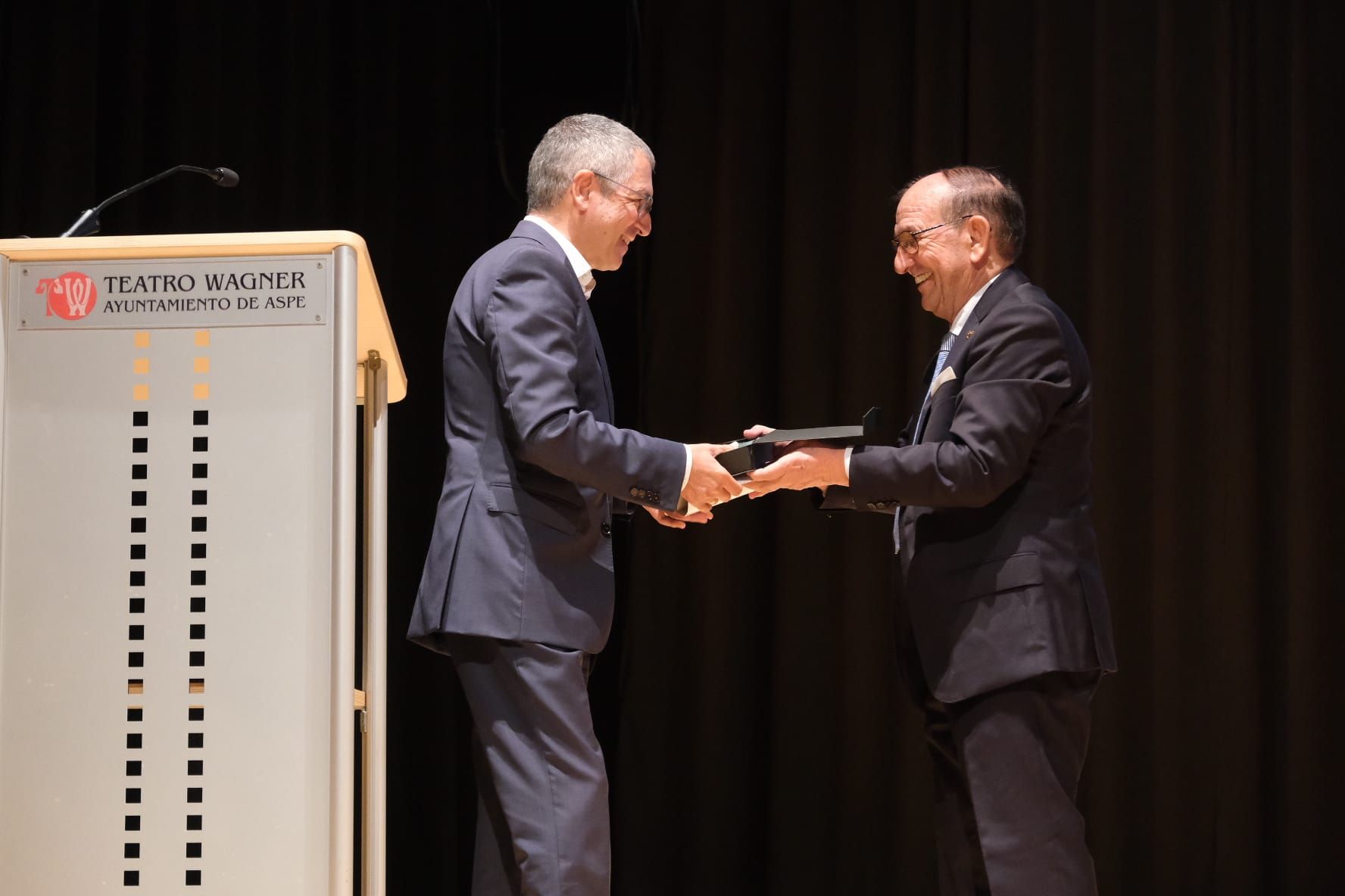 Las fotos de la firma del convenio que regulará durante una década el trasvase Júcar-Vinalopó