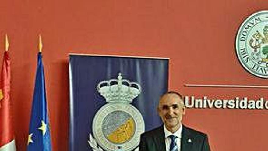 El inspector, en la Sociedad Española de Criminología y Ciencias Forenses.