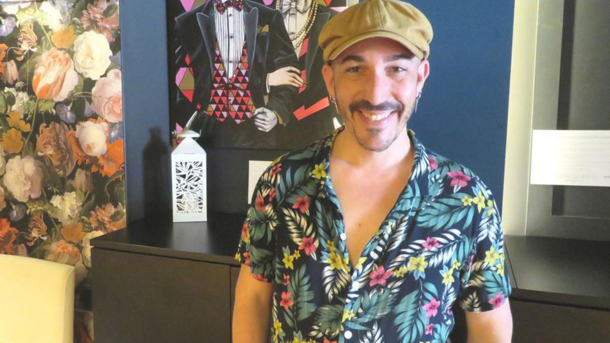 Aarón Izquierdo vuelve a Murcia con su serie ‘Queens &amp; Queers’