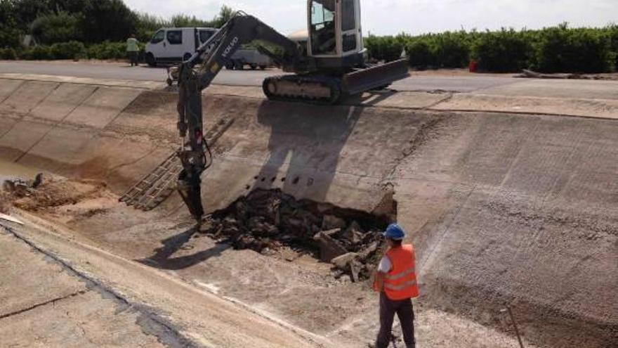 El embalse de Crevillent salva  a 20.000 regantes de quedarse  5 días sin agua para los cultivos