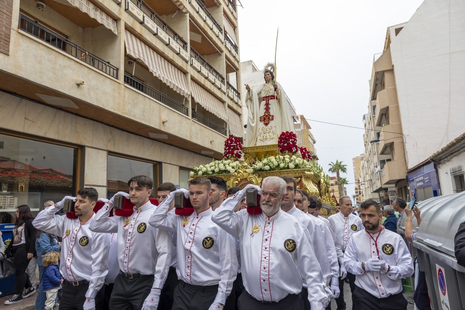 Bendición y procesión de Las Palmas en Torrevieja de Domingo de Ramos en la Semana Santa 2024