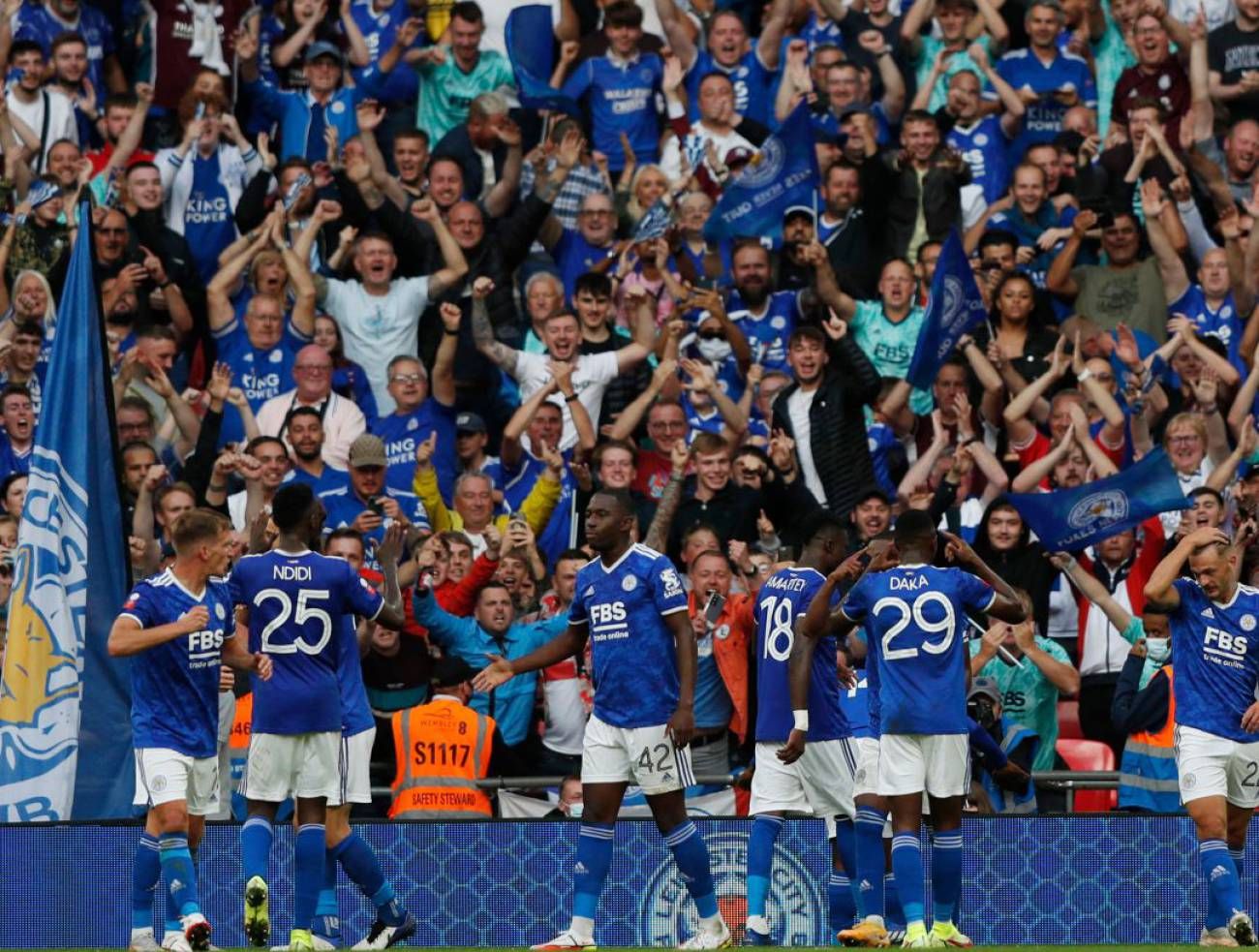 El Leicester celebra el gol de la victoria.