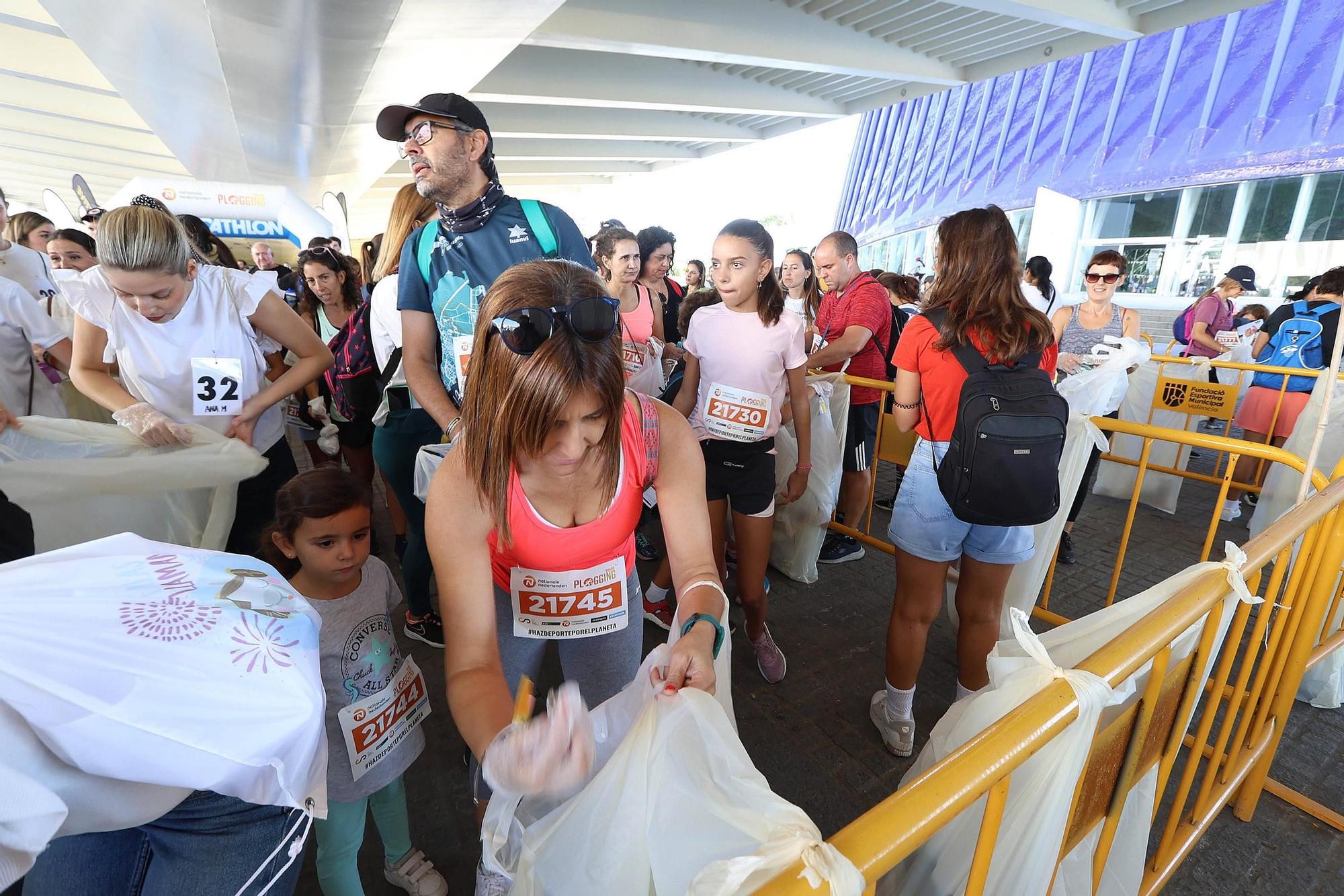 Nationale-Nederlanden Plogging Tour en Valencia que inaugura la Semana Europea del Deporte