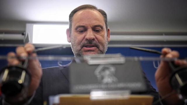 Archivo - El exministro José Luis Ábalos durante una rueda de prensa en el Congreso de los Diputados tras denunciar a la Guardia Civil ante la Fiscalía, en el Congreso de los Diputados, a 19 de diciembre de 2024, en Madrid (España).