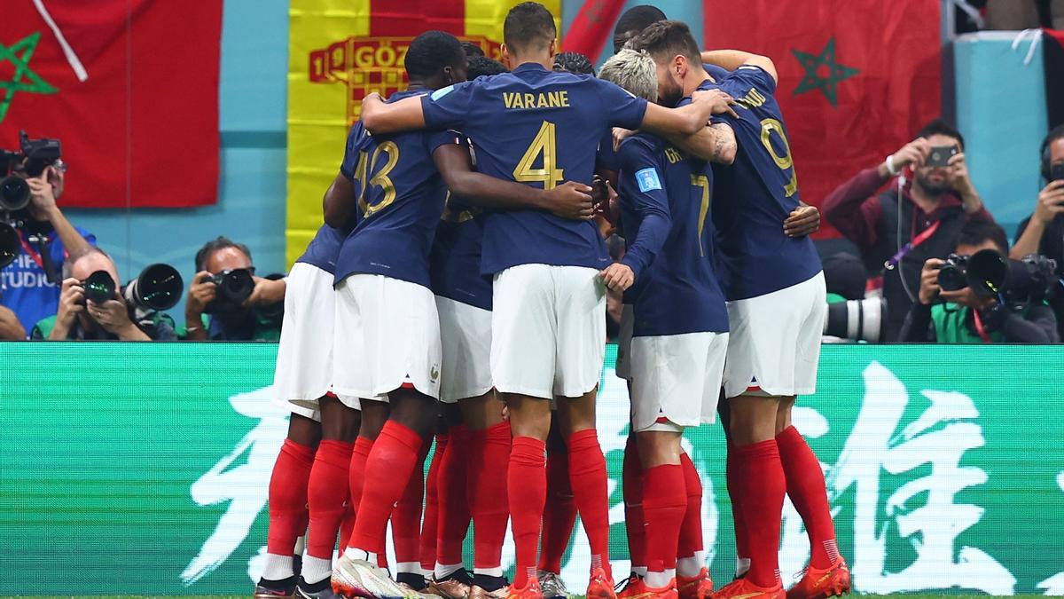 Los jugadores de la selección francesa festejan el 2-0 a Marruecos.