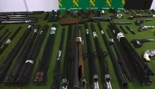 El garaje de las escopetas: un armero jubilado manipulaba y vendía armas de fuego en el mercado negro