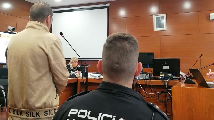 La acusada «Ramón» en el juicio celebrado ayer por quebrantar la orden de alejamiento de su exnovia.