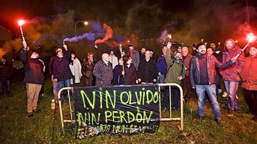 Vecinos de San Vicente de Elviña, durante una protesta, en la parcela de Corral.