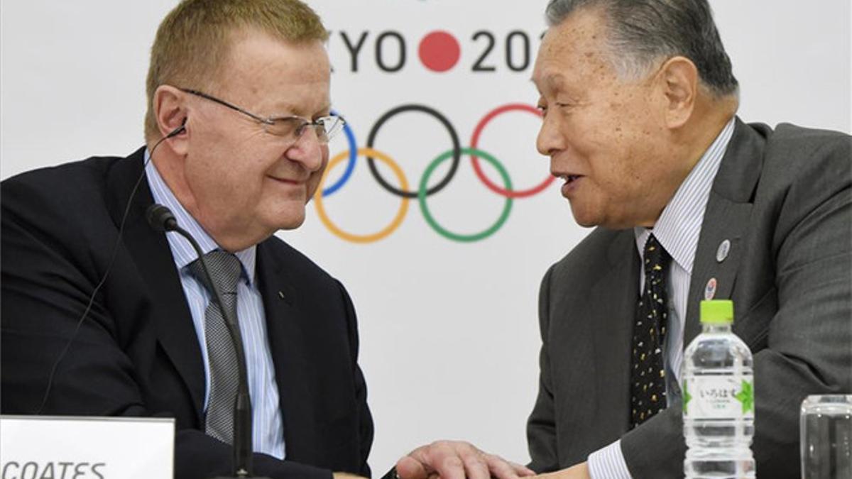 John Coates, junto a Yoshiro Mori