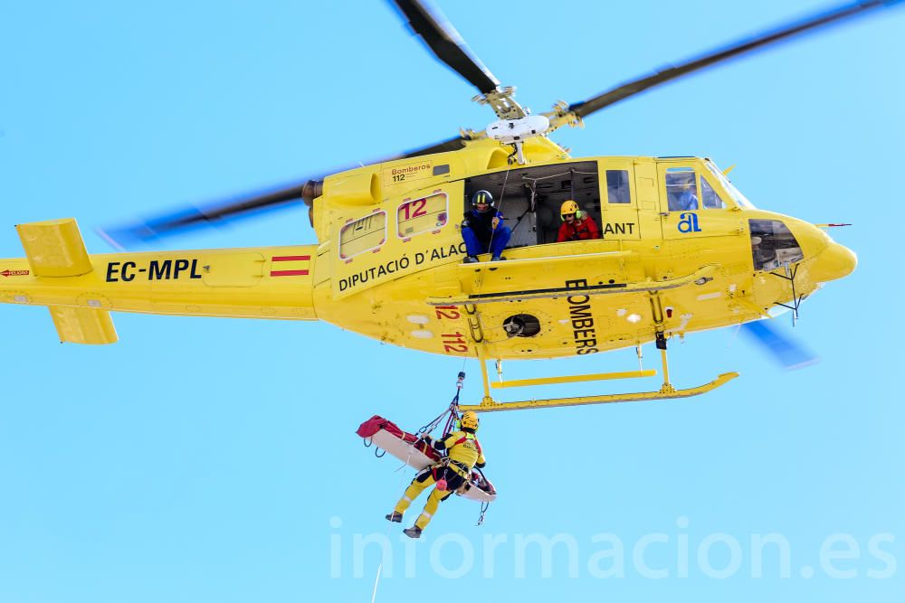 Exhibición de los bomberos en Benidorm