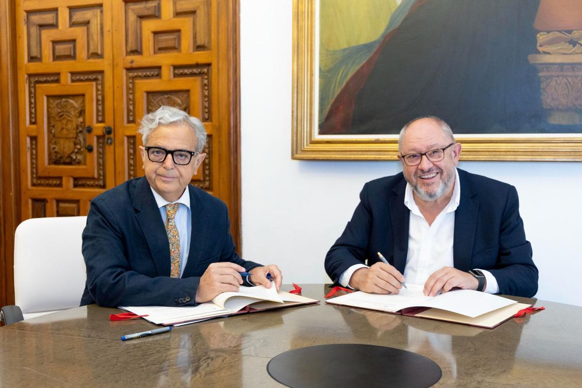 El presidente de la institución provincial, Salvador Fuentes, y el rector de la Universidad de Córdoba, Manuel Torralbo