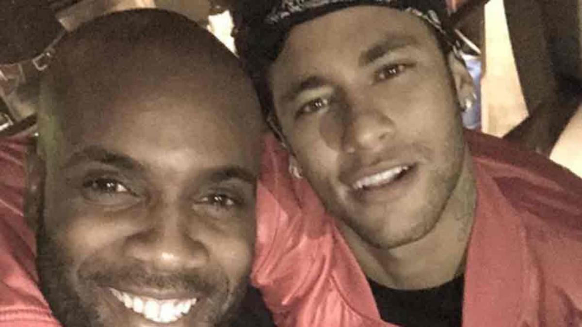 Neymar, junto al actor Rafael Zulu