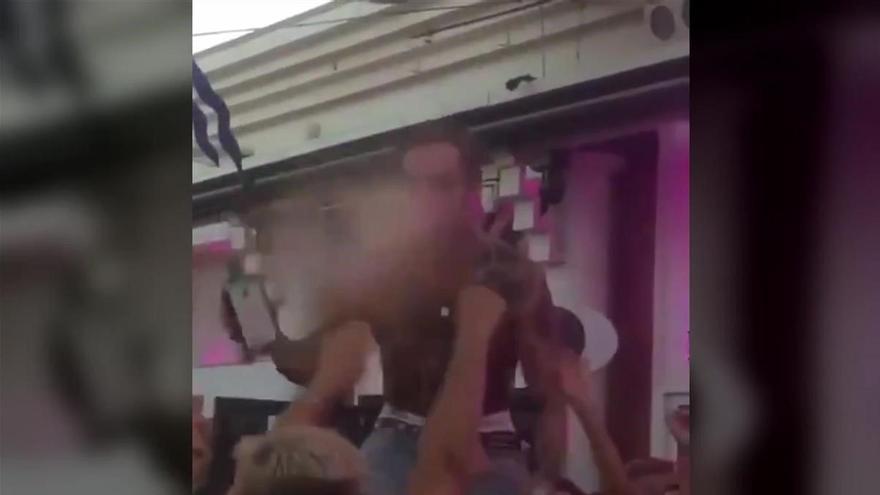 Indignación por un concierto sin mascarillas y en el que se escupió alcohol sobre el público en Torremolinos
