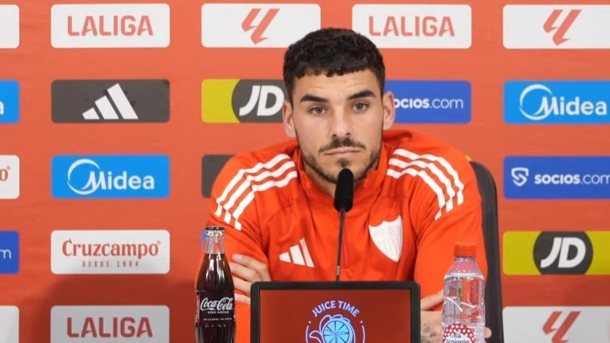 Isaac Romero, en la rueda de prensa del Sevilla FC previa al derbi
