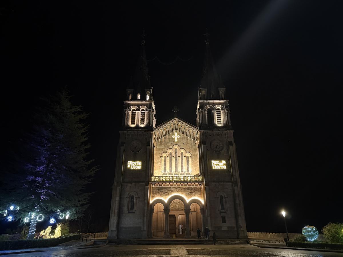 Así de espectacular luce Covadonga por Navidad