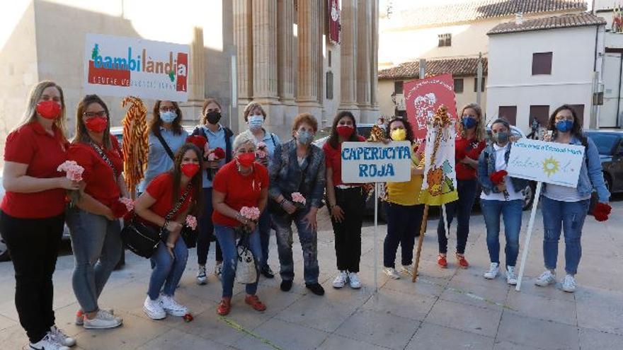 Una representación de las escuelas infantiles tampoco faltó a la cita de la ofrenda.