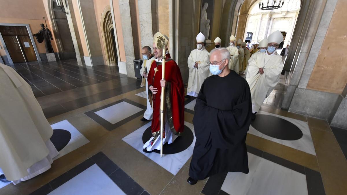 Arribada d'autoritats a Montserrat per la benedicció del nou abat