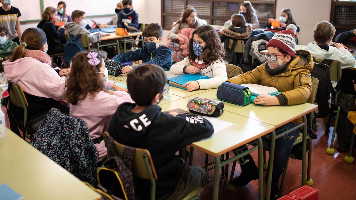 Grupo de estudiantes en su regreso a las aulas este curso.