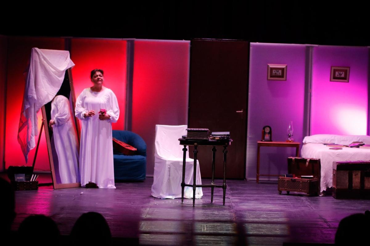 TEATRO PRINCIPAL EL GRUPO DE TEATRO JUAN DEL ENZINA REPRESENTA LA OBRA UN CORAZON LLENO DE LLUVIA