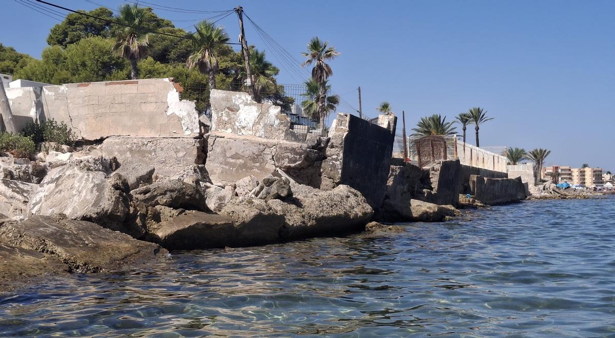 Zambullirse en una playa en ruinas en Dénia (imágenes) Zambullirse en una playa en ruinas en Dénia (imágenes)