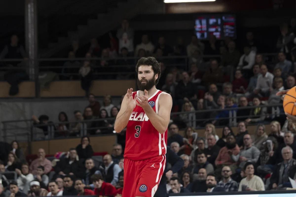 Nate Darling, jugador del Elan Chalon.