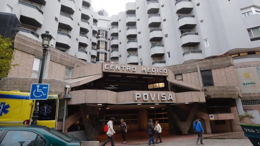 Uno de los trabajadores intoxicados fue trasladado a Povisa. // J. Lores