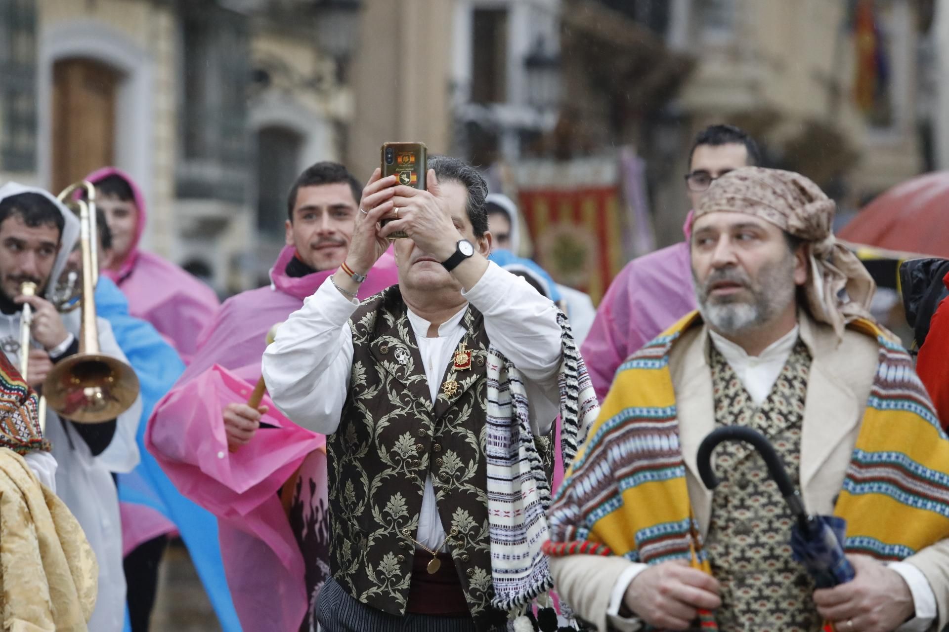 Búscate en el primer día de ofrenda por la calle Quart (entre las 18:00 a las 19:00 horas)