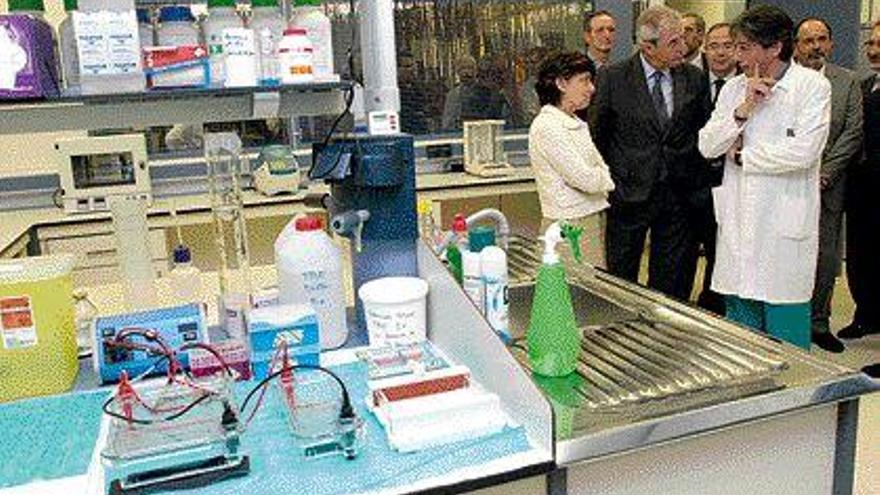 Touriño y Rubio en la inauguración de los laboratorios del Instituto de Investigación Sanitaria, en Galicia. / jorge leal