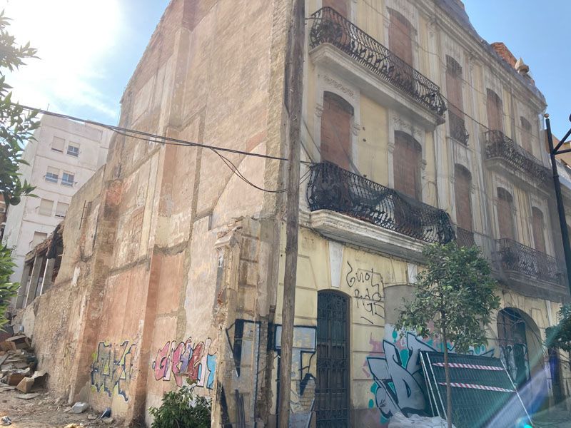 Las obras de Orriols derriban el histórico restaurante Casa Balaguer