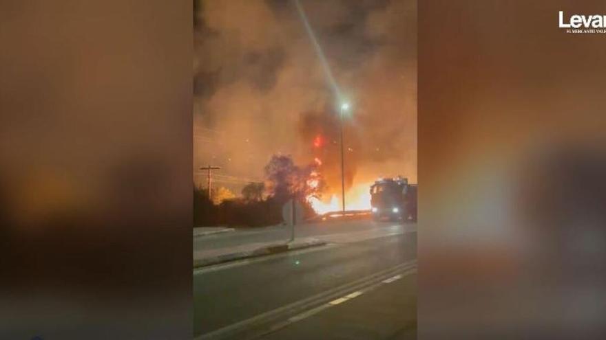 Declarado un incendio de vegetación en Villar del Arzobispo