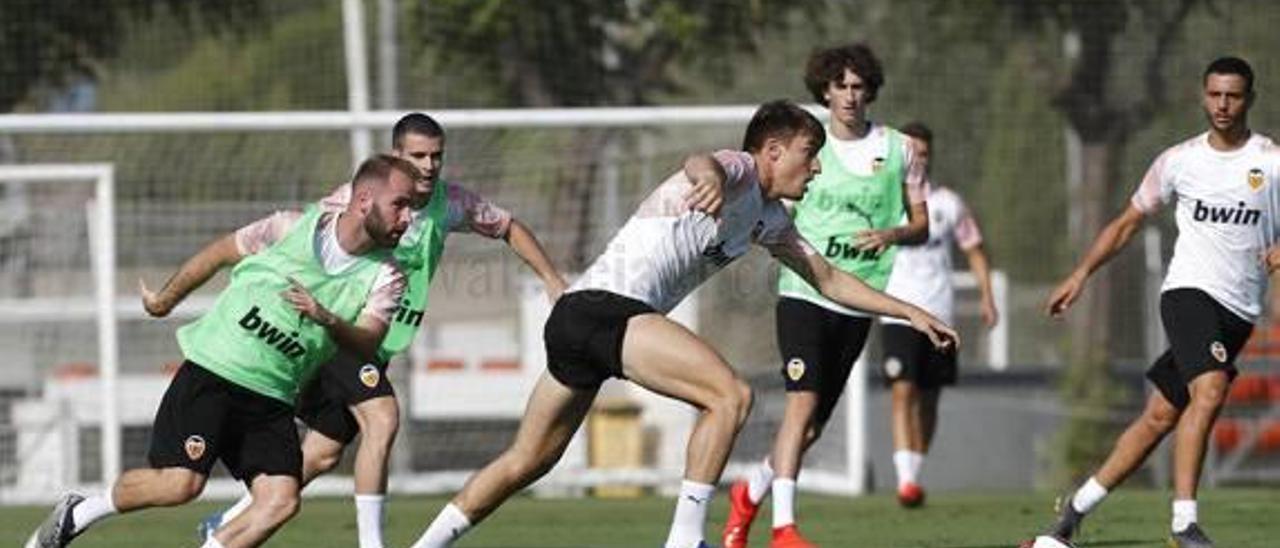 Los jugadores del Mestalla, en el entrenamiento de ayer.